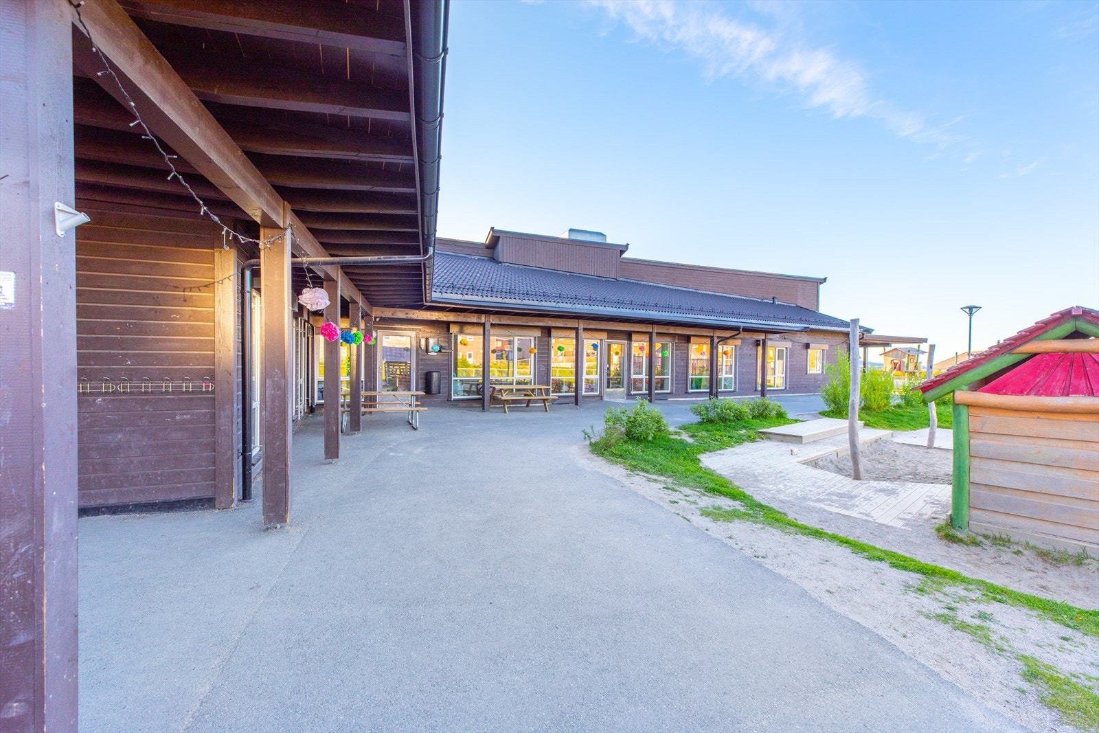 Nærmeste barnehage er Kruttverket Fus barnehage, 300 meter fra boligen. Galleribilde