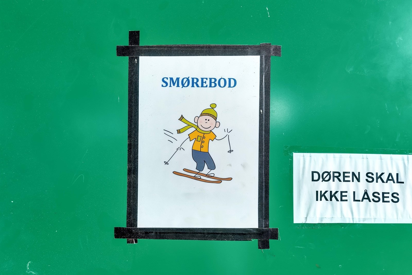 I garasjeanlegget er det en felles smørebod som beboerne kan bruke. Galleribilde