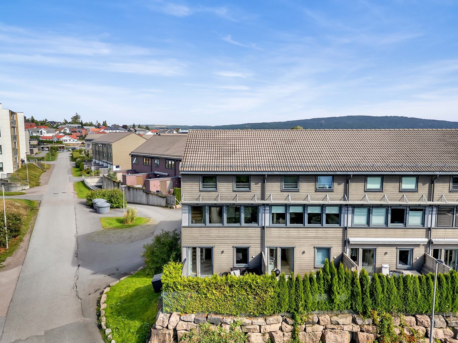 Nittedal Stasjon ligger ca. 1,1 km fra boligen. Galleribilde