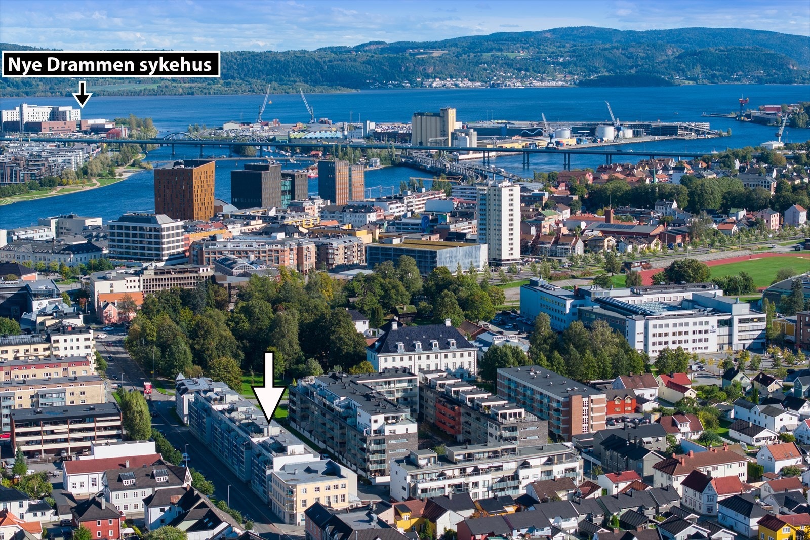 Beliggenheten er utmerket for deg som ønsker et stille og rolig boområde, men samtidig kunne pendle enkelt til jobben i Oslo eller det på det nye sykehuset Galleribilde