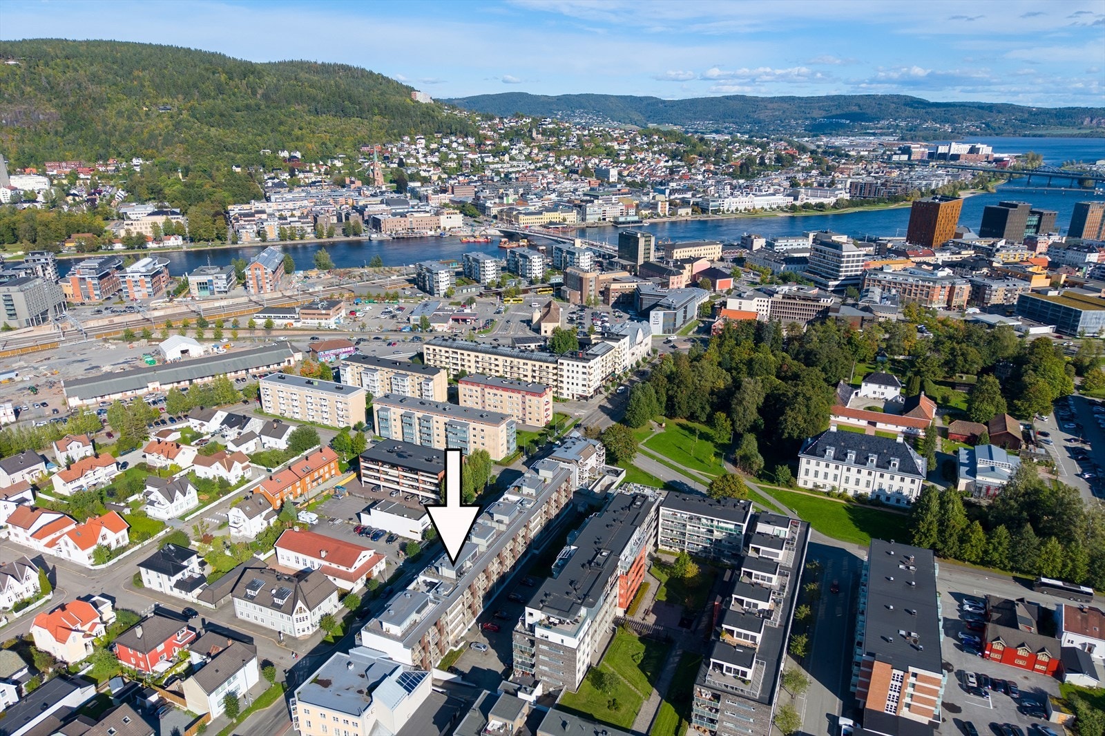 Praktisk også med gange til dagligvarebutikker, sentrum og kjøpesenter Galleribilde