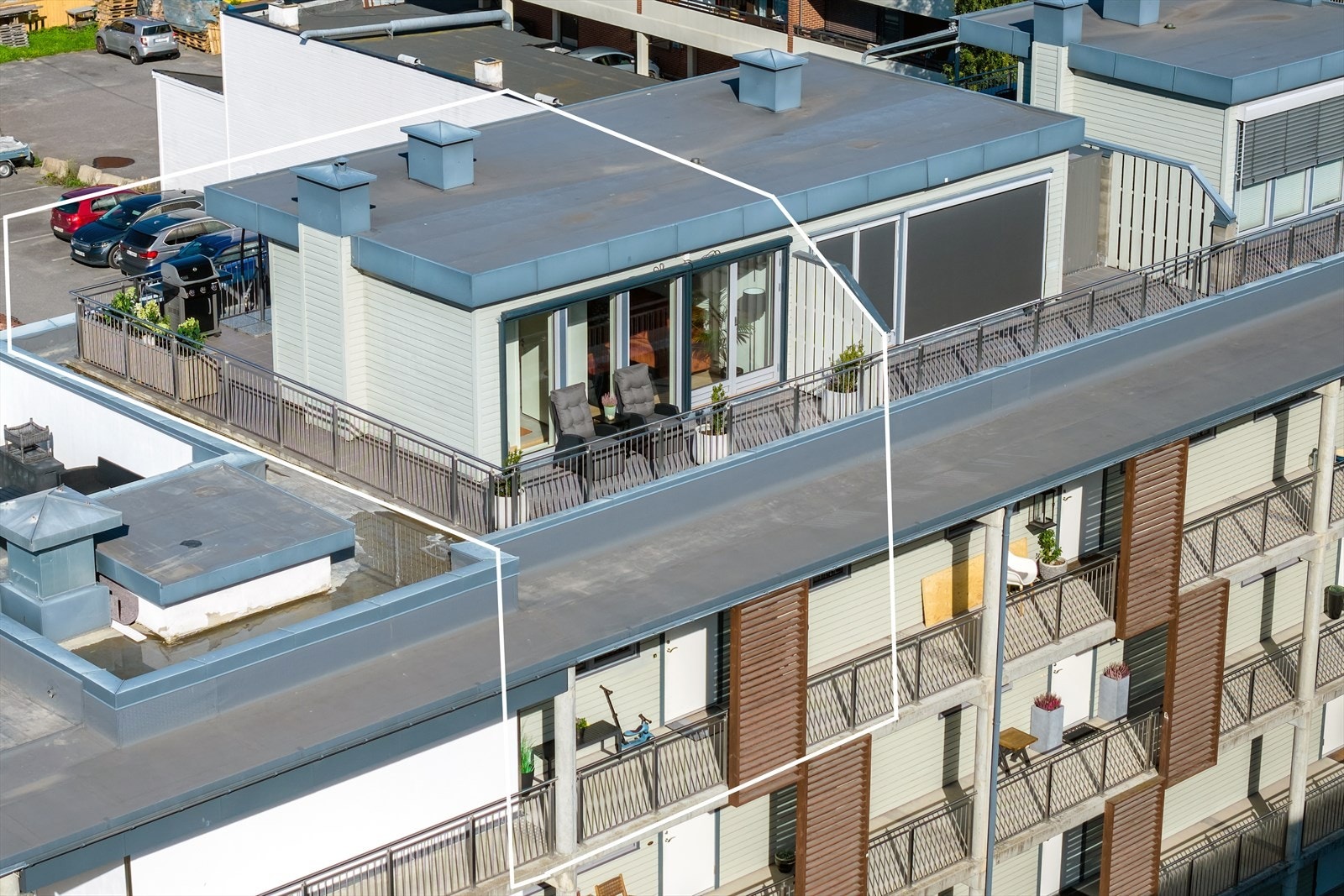 Toppleiligheten strekker seg over to plan og har en gjennomgående planløsning Galleribilde