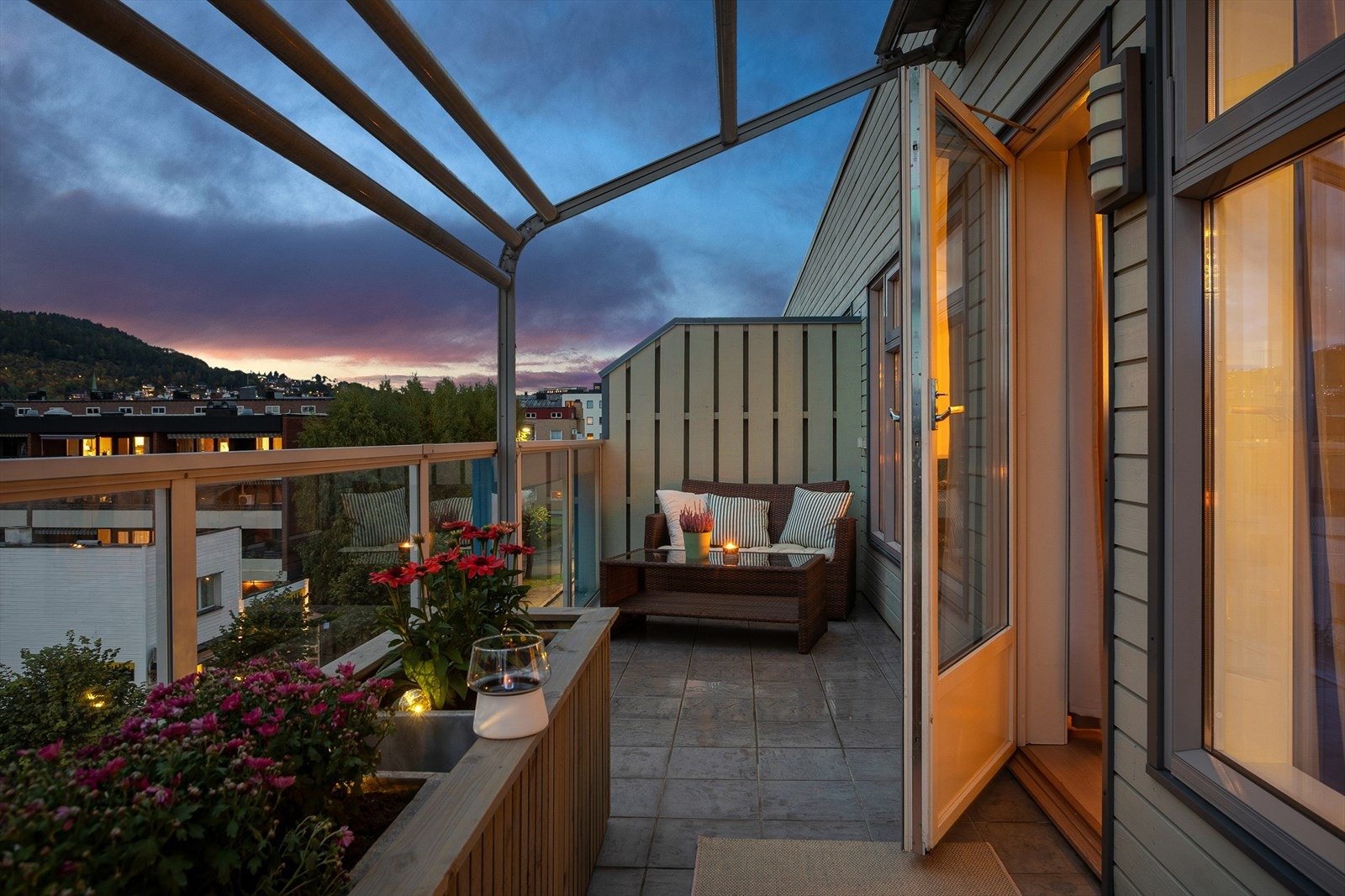 Adkomst til balkong fra stue/kjøkken Galleribilde