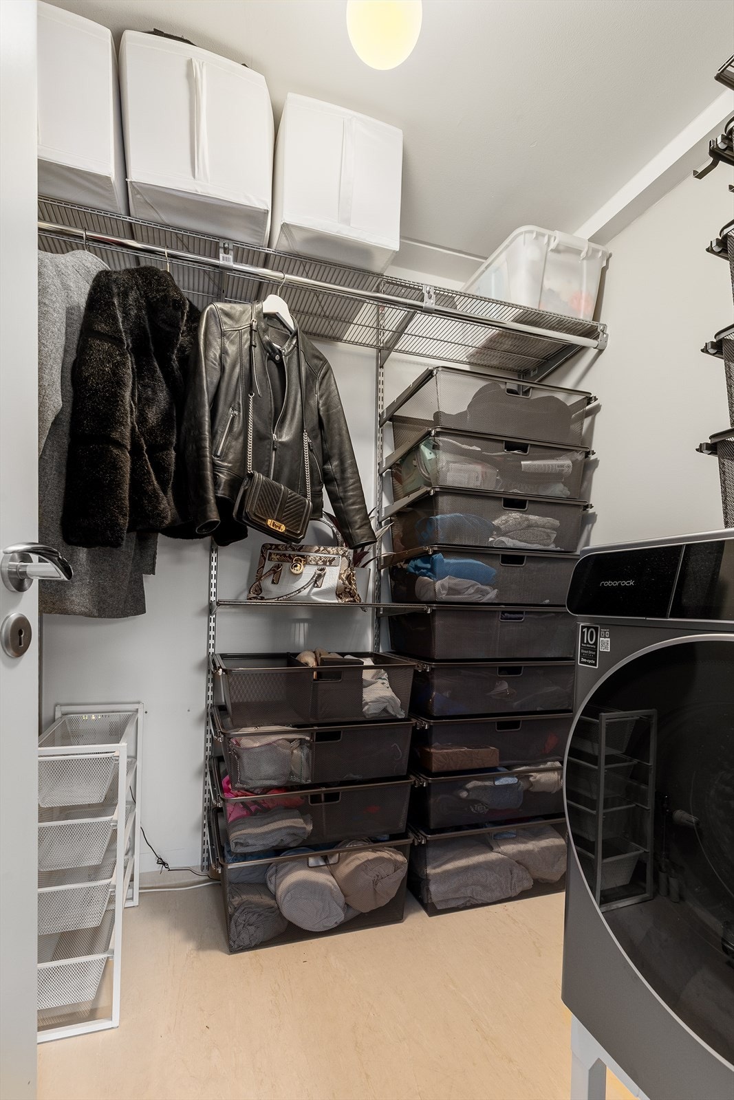 Direkte adkomst til bod/vaskerom fra soverommet Galleribilde