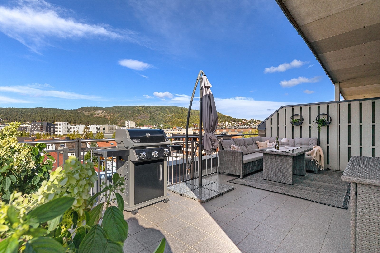 Leiligheten har en flott og usjenert takterrasse på hele 39m2 Galleribilde