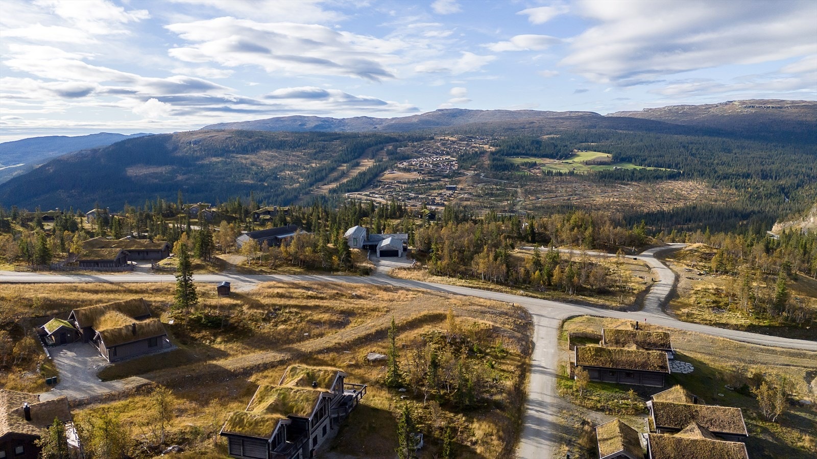 Tomten ligger fint til i et attraktivt hytteområde på Kvitfjells vestside. Galleribilde