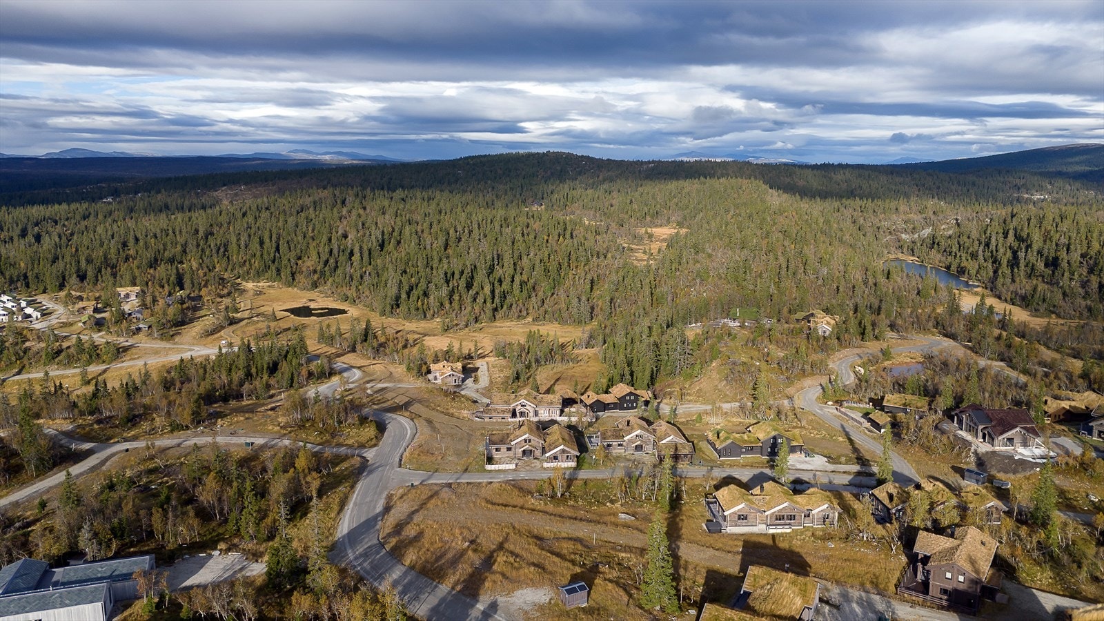 Her får man tilgang til tre fjellsider som byr på et bredt utvalg av turløyper, traséer, parker og barneområder. Galleribilde