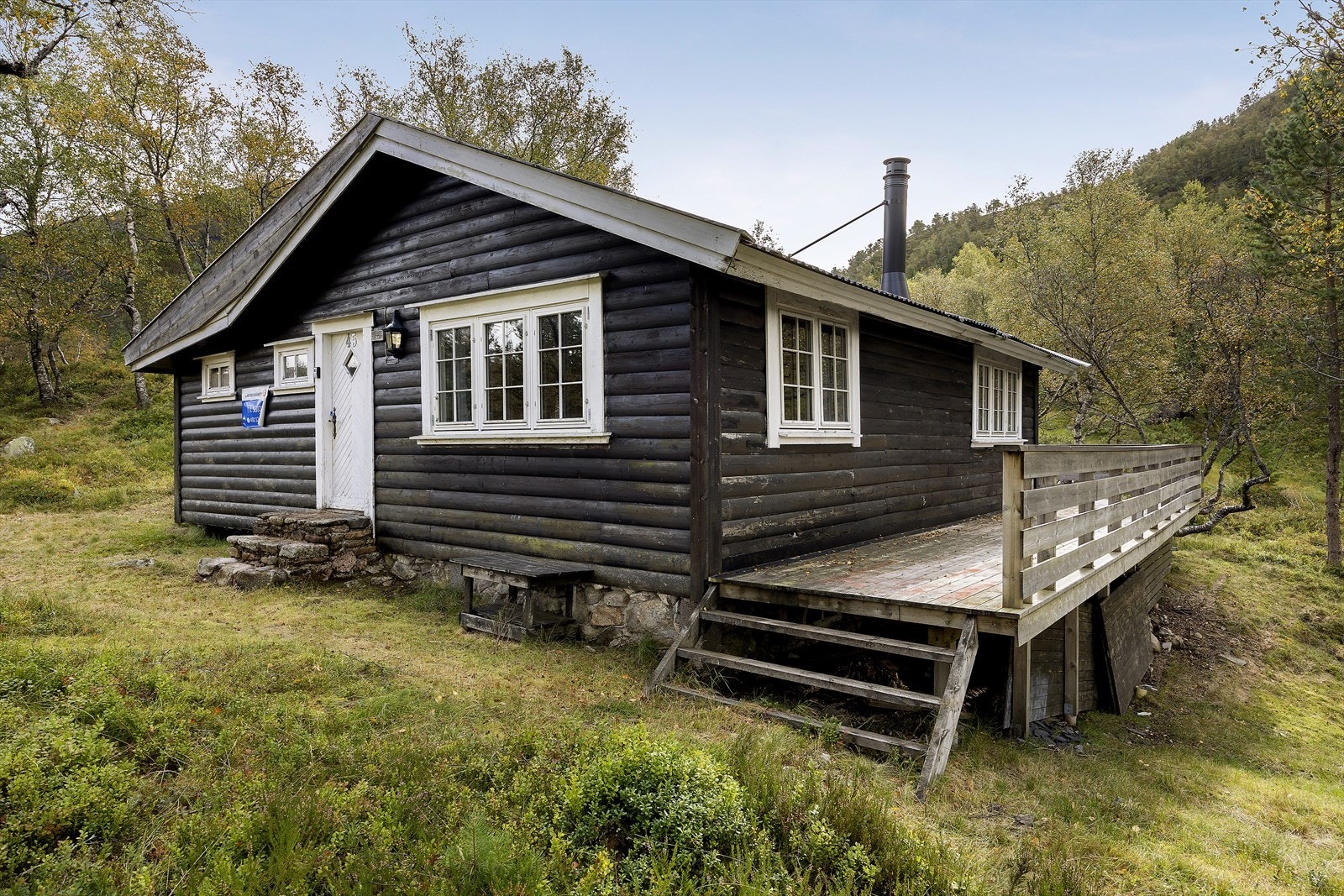 Eiertomt på ca. 500 m2. Naturtomt rundt hytta. Galleribilde