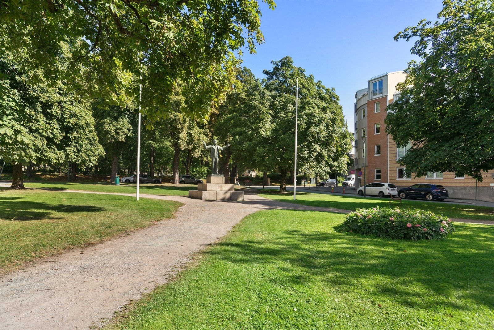 Umiddelbar nærhet til flott parkanlegg Galleribilde