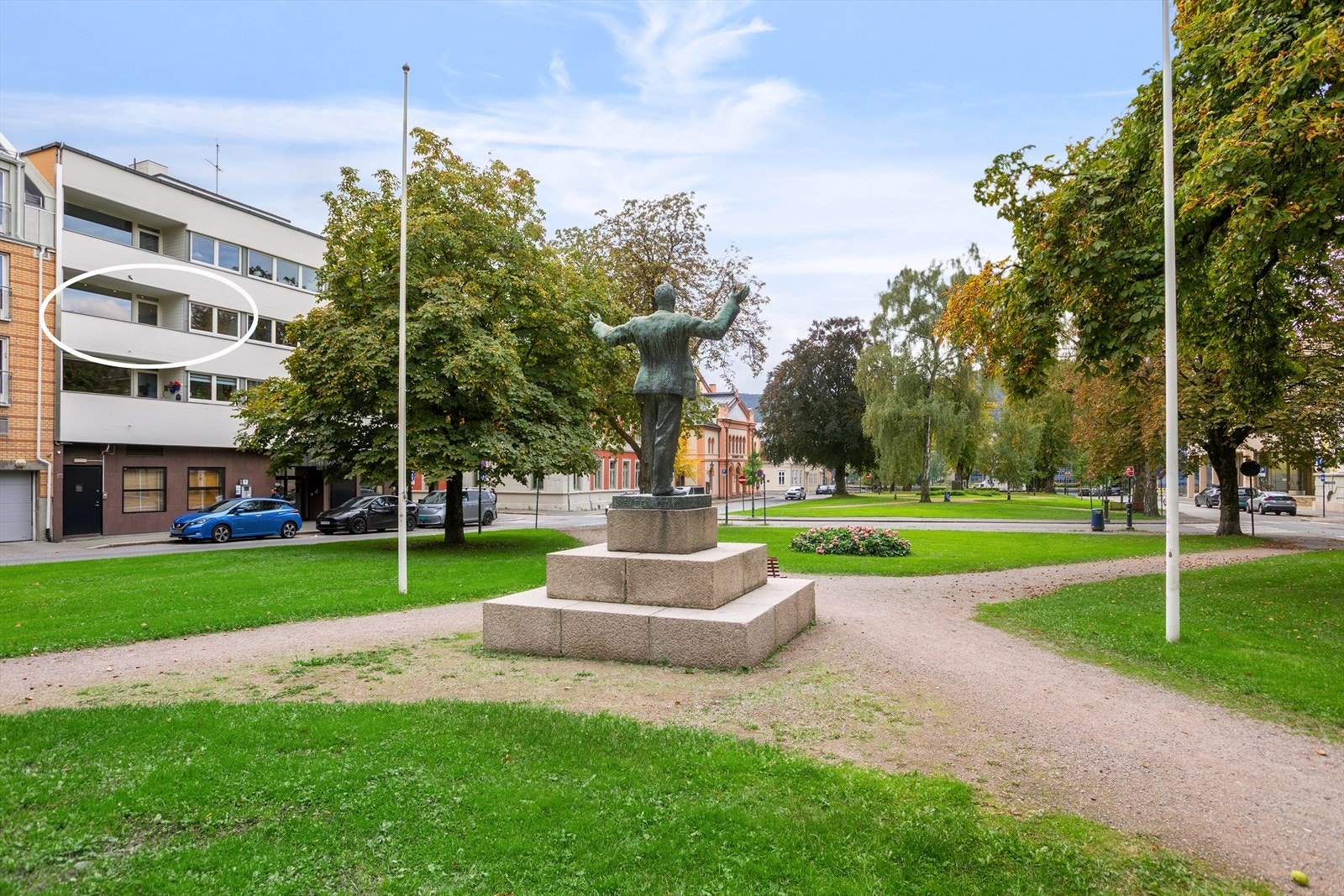 Leiligheten ligger meget sentralt til, allikevel tilbaketrukket og rolig til Galleribilde