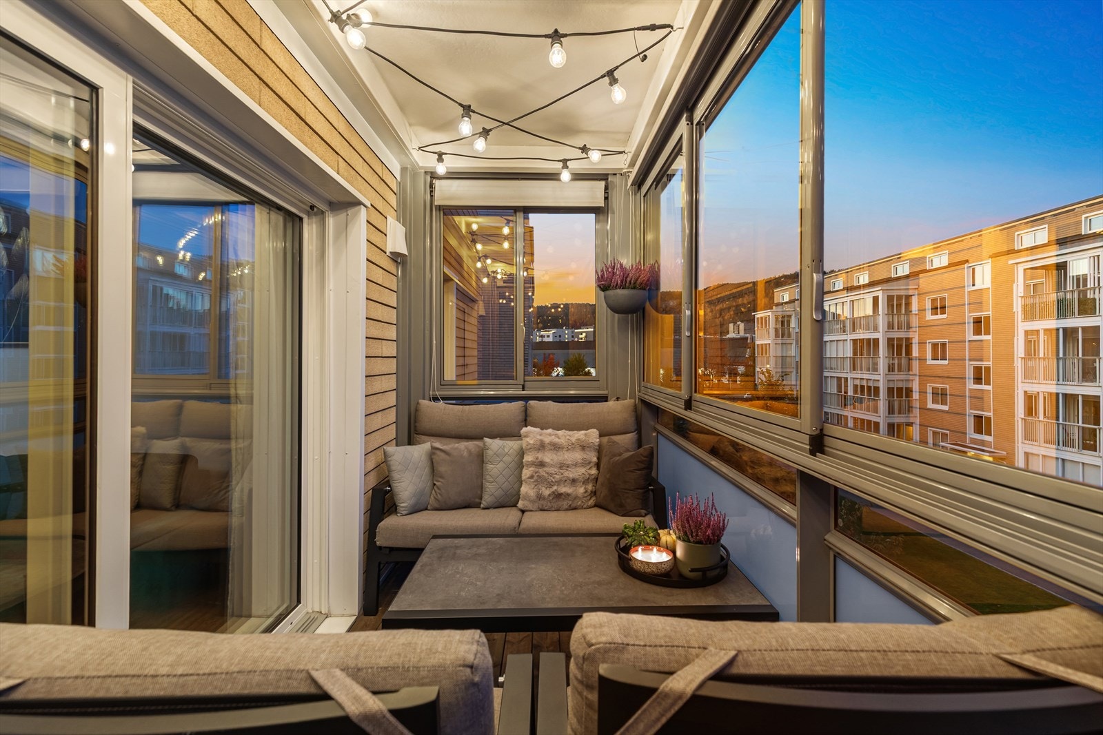 Flott innglasset balkong på ca. 7m2 Galleribilde