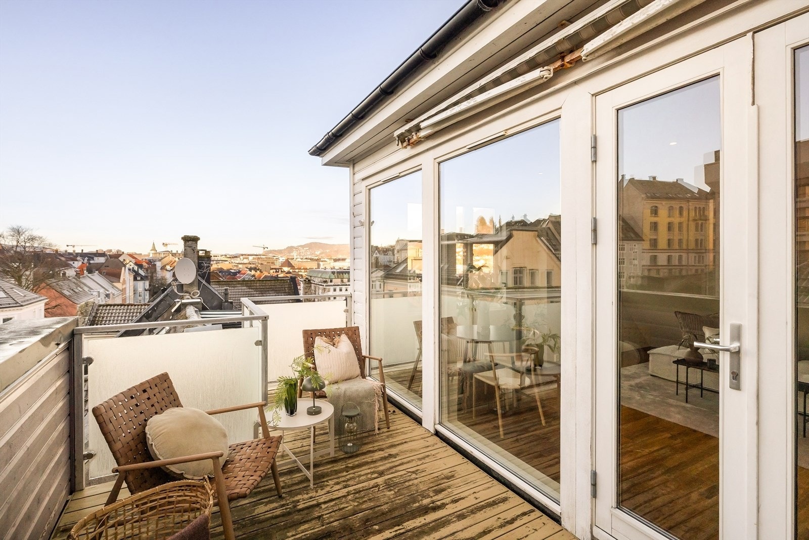 - Bo i hjertet av Bergen sentrum, omringet av klassiske bygårder og idylliske brosteinsgater, med gangavstand til "alt" du skulle behøve og et yrende byliv! - Galleribilde