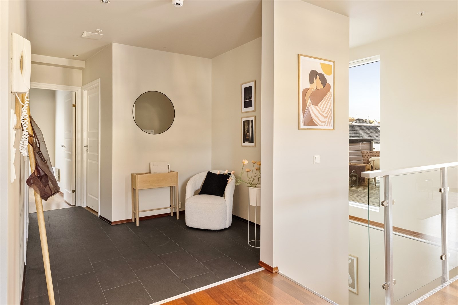 - Utformingen av gangen gir mulighet til å få inn garderobeløsning for ekstra lagringsplass - Galleribilde