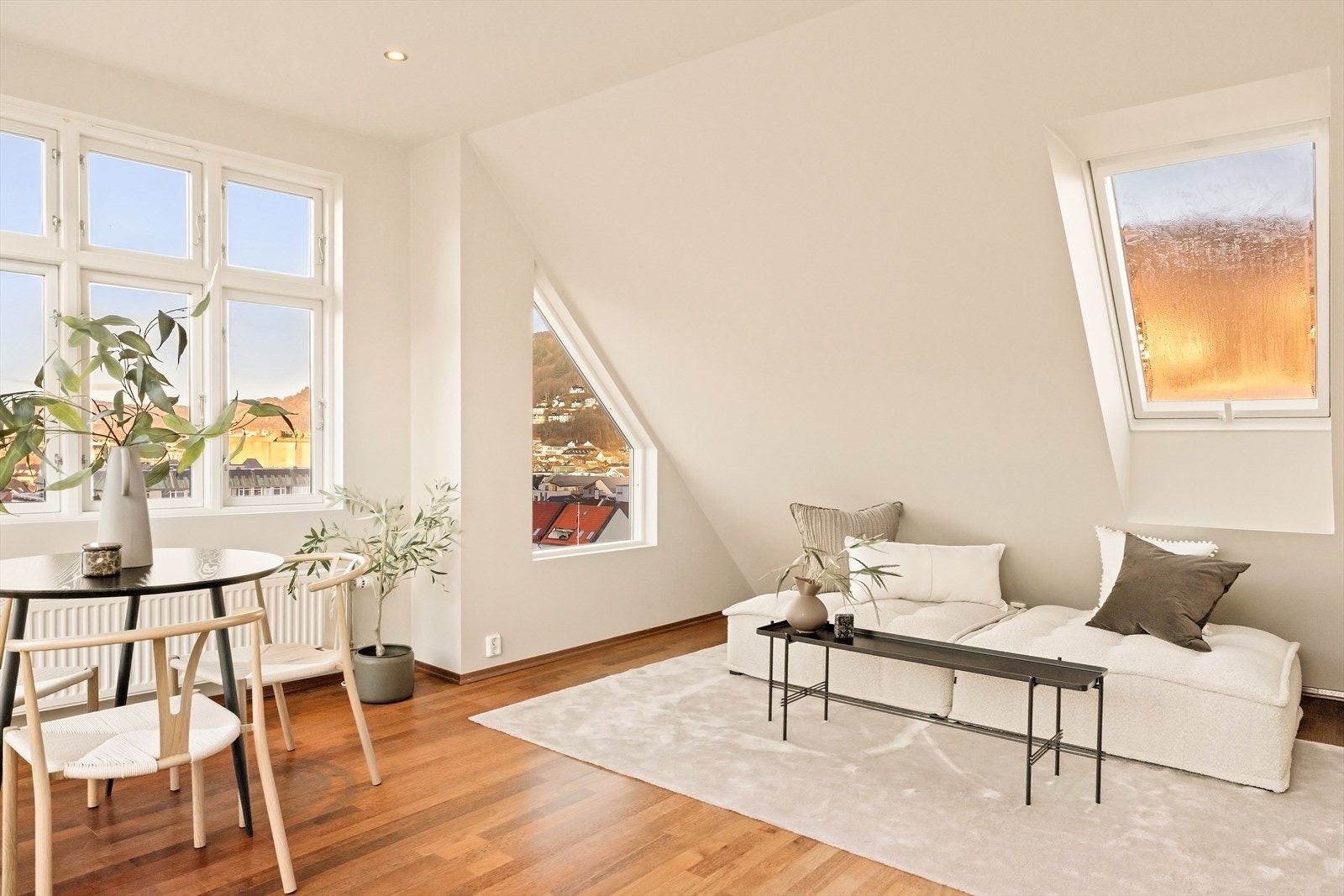 - Herlig lysinnslipp fra fire himmelretninger - Galleribilde