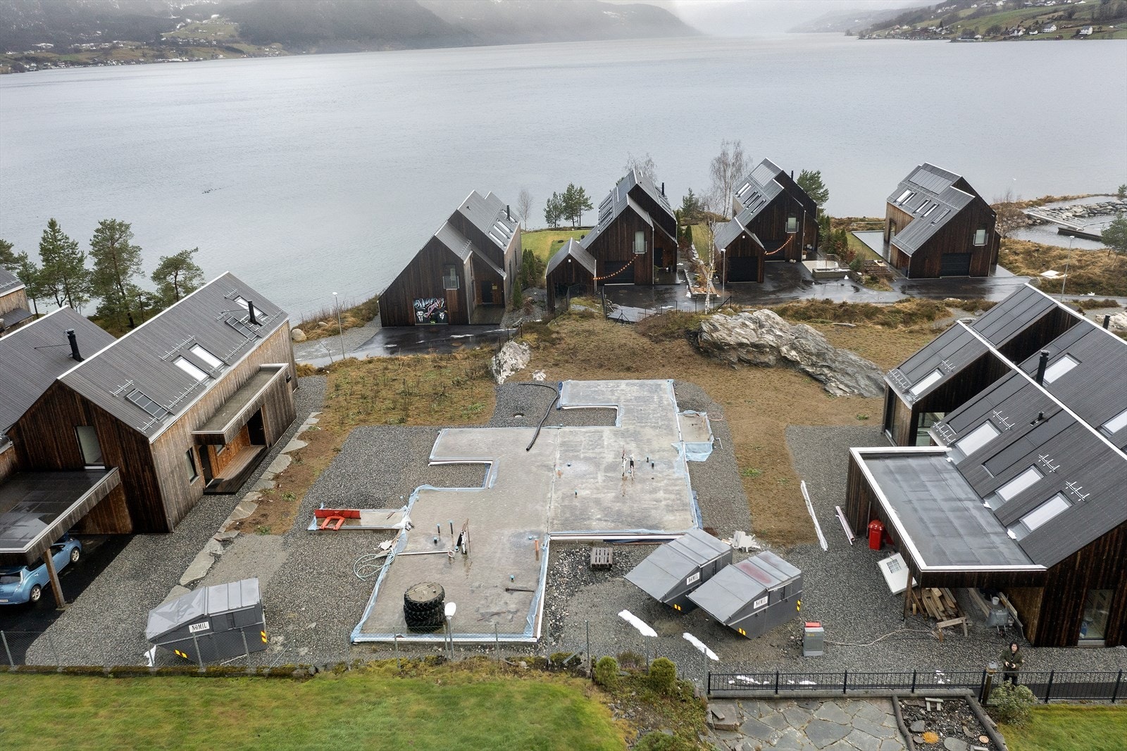 Tomtene ligg fint plassert i feltet med usjenerte uteområder og fint utsyn Galleribilde