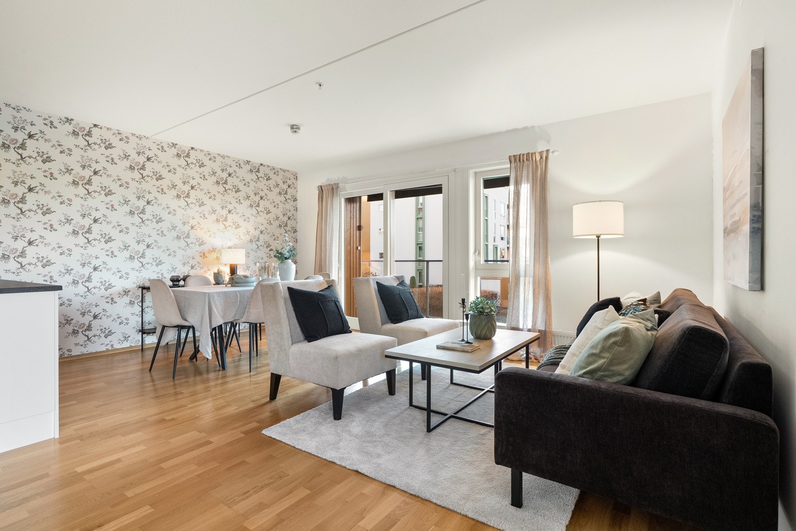 Her bor du sentrumsnært med gangavstand til Jessheim sentrum, men likevel med en rolig og tilbaketrukket beliggenhet. Galleribilde