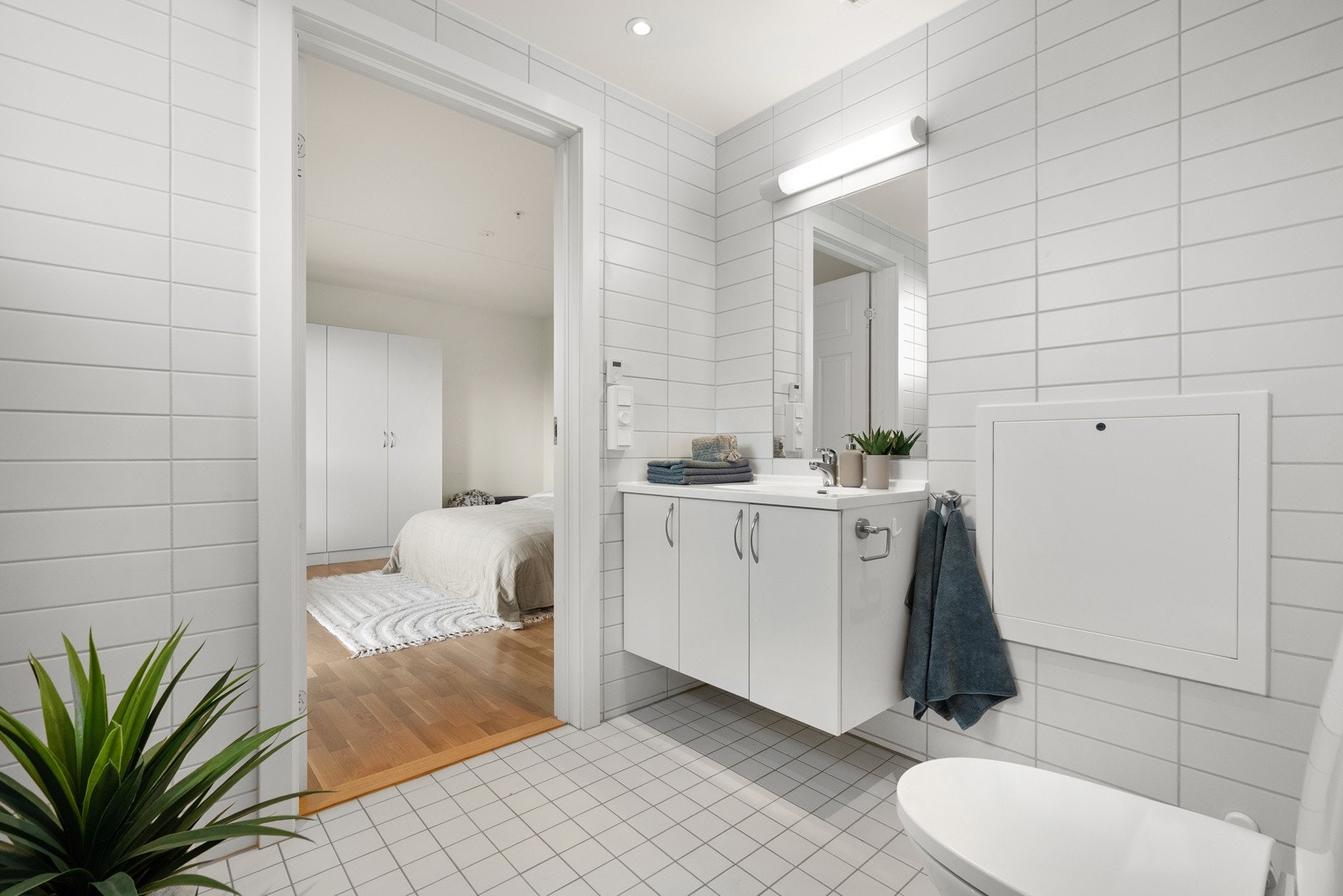 Boligens andre bad har adkomst fra hovedsoverommet. Galleribilde