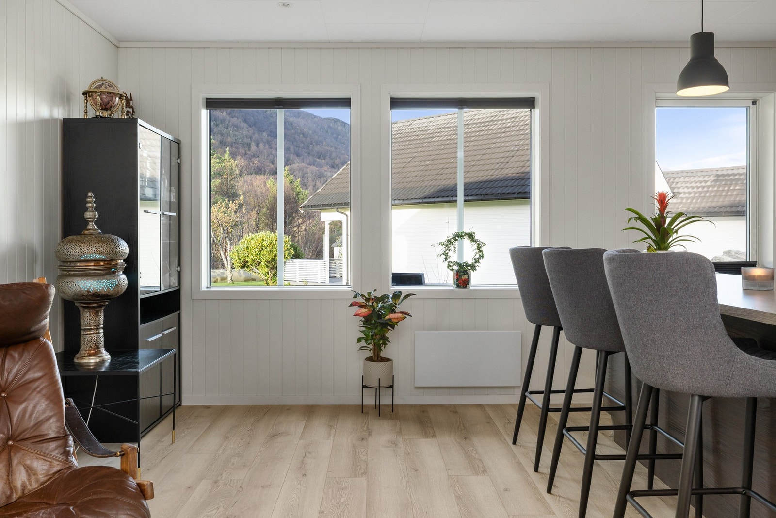 God plass i stuen til møblering Galleribilde