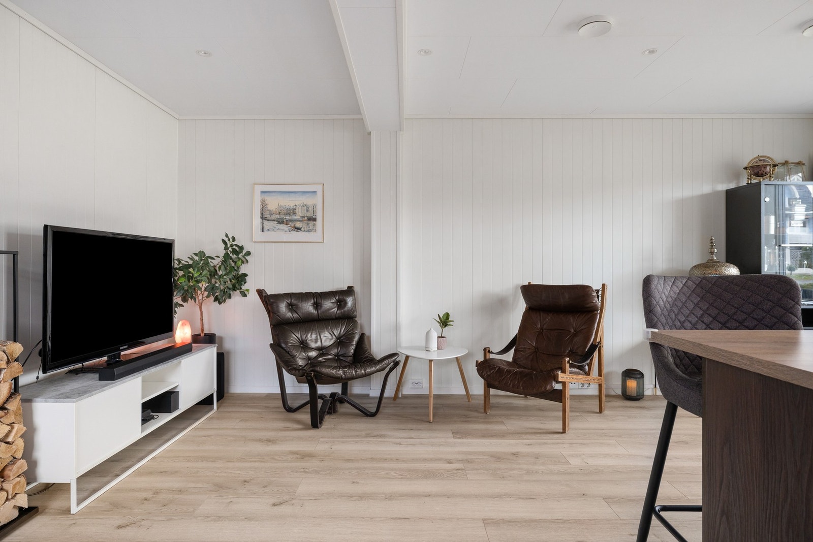 Rommet har god takhøyde og balansert ventilasjon Galleribilde