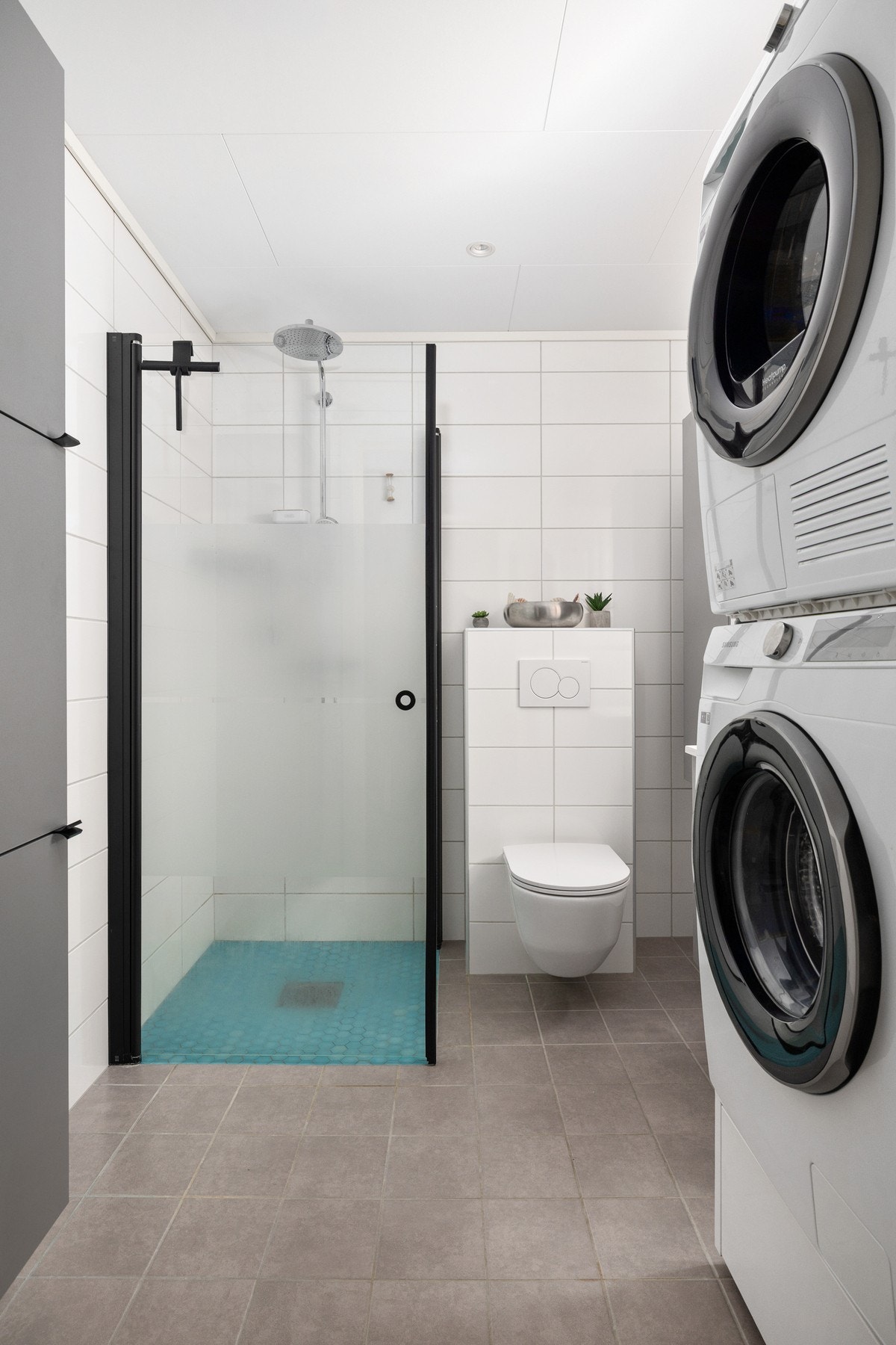 Flott bad som befinner seg i første etasjen Galleribilde