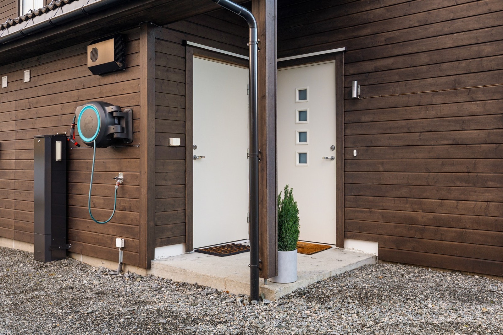 Inngangsparti med adgang til boden Galleribilde