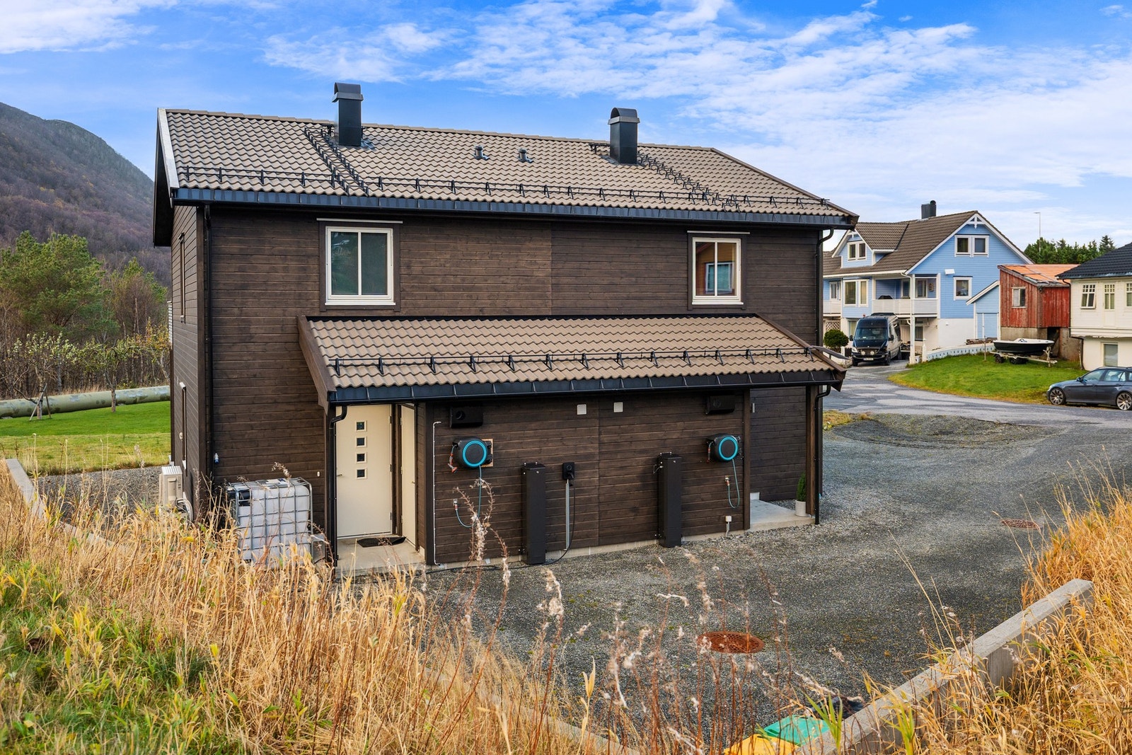 Montert Gardena vannslange rett utenfor boligen i 2022 Galleribilde