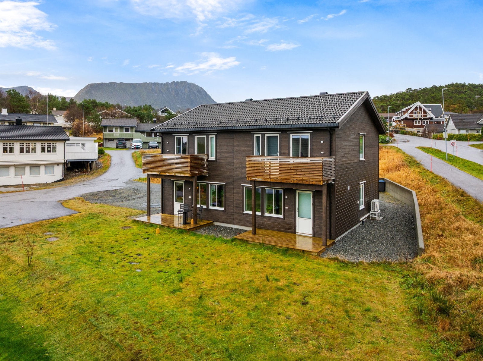 Tobias Karlsen Skarshaug v/ EiendomsMegler 1 har gleden av å presentere Kvennhuslia 4B! Foto: Hunter Visuals Galleribilde