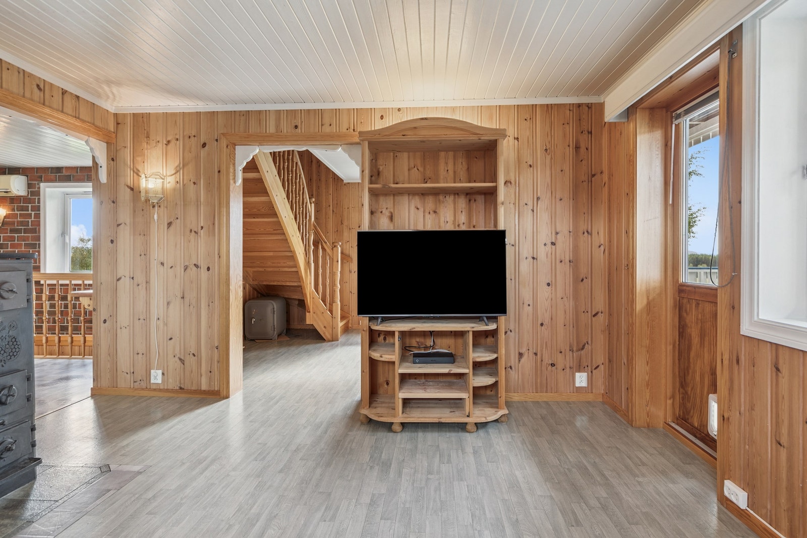 Videre inn kommer du til stuen, som er delt inn i to soner. Galleribilde