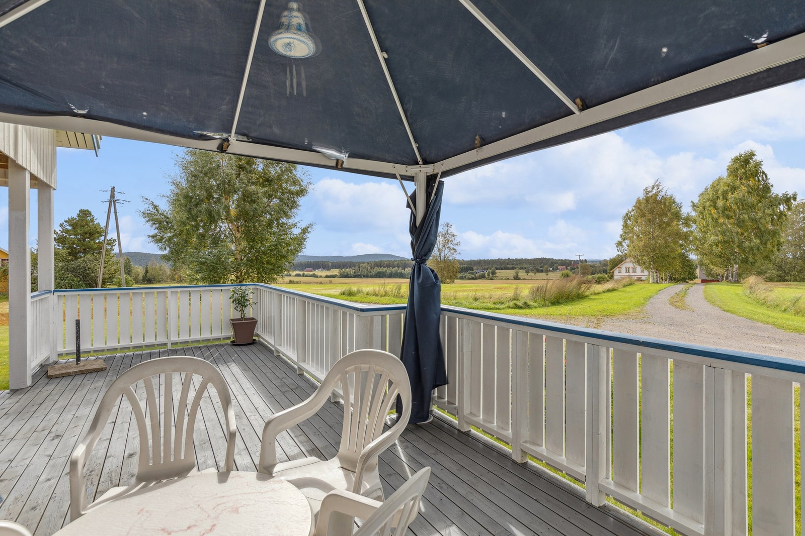 Terrassen er en fin forlengelse av stuen på varme dager. Galleribilde