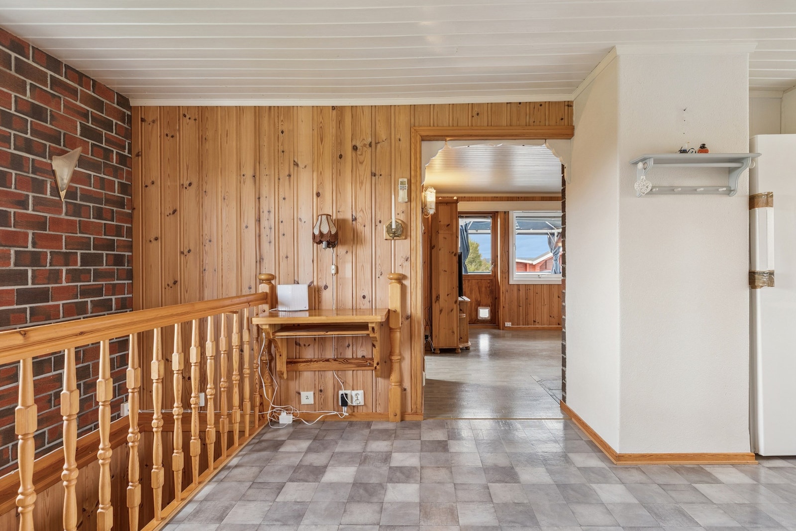 Ankomst til andre etasje med fordeling til etasjens rom. Galleribilde