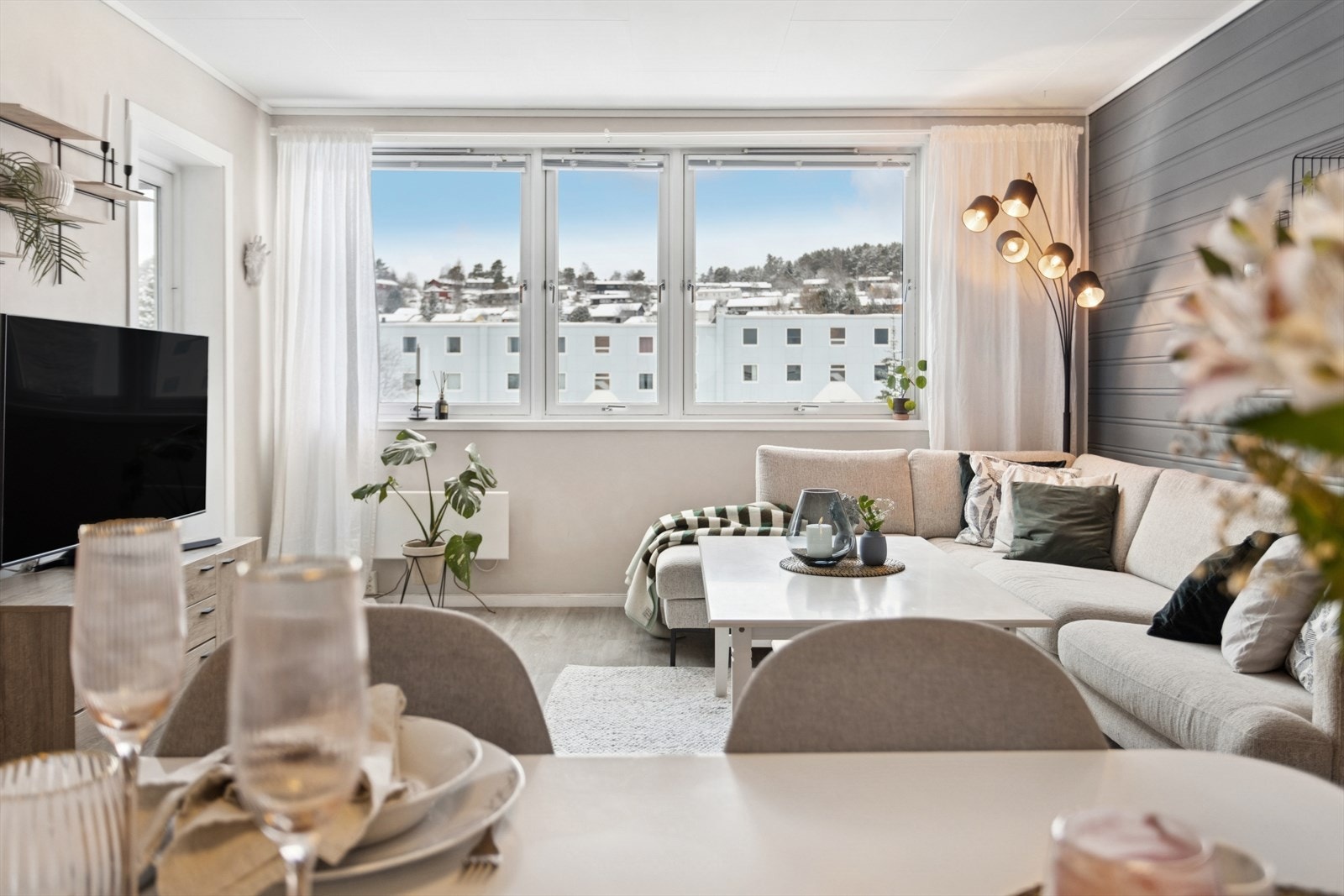 Leiligheten ligger i et veldrevet borettslag med egen vaktmester. Det ble byttet avløpsrør i hele borettslaget i 2019. Galleribilde