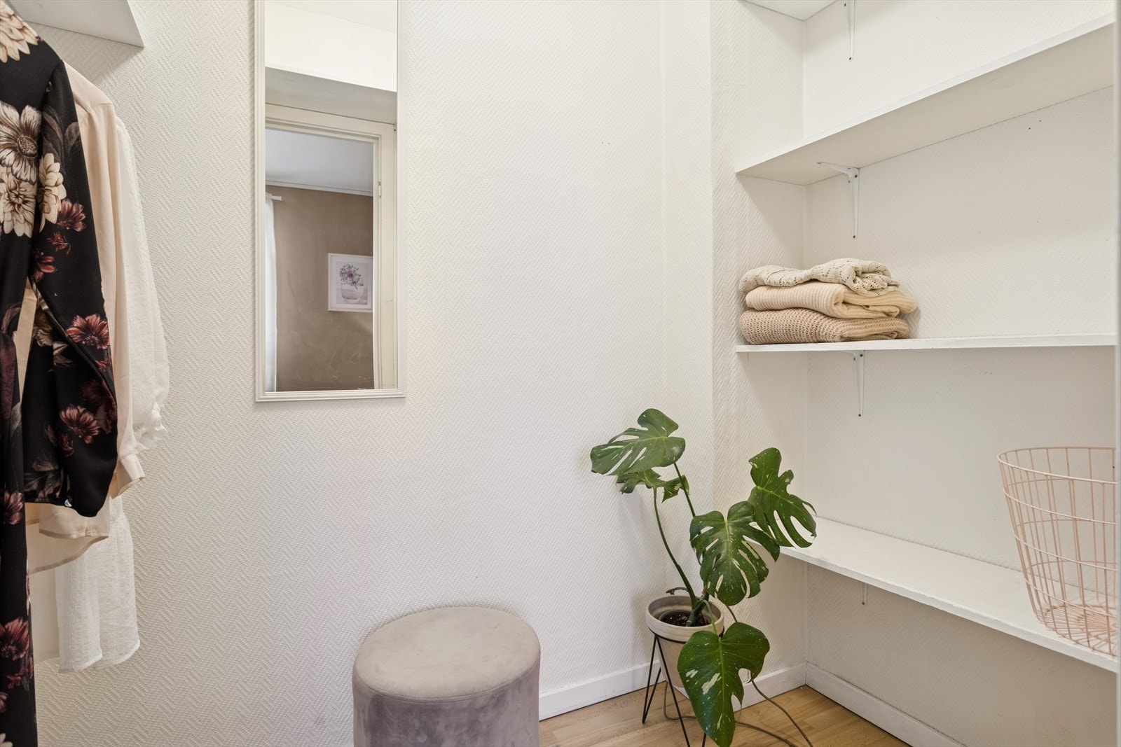 Garderoberom på 2,8 m². Galleribilde