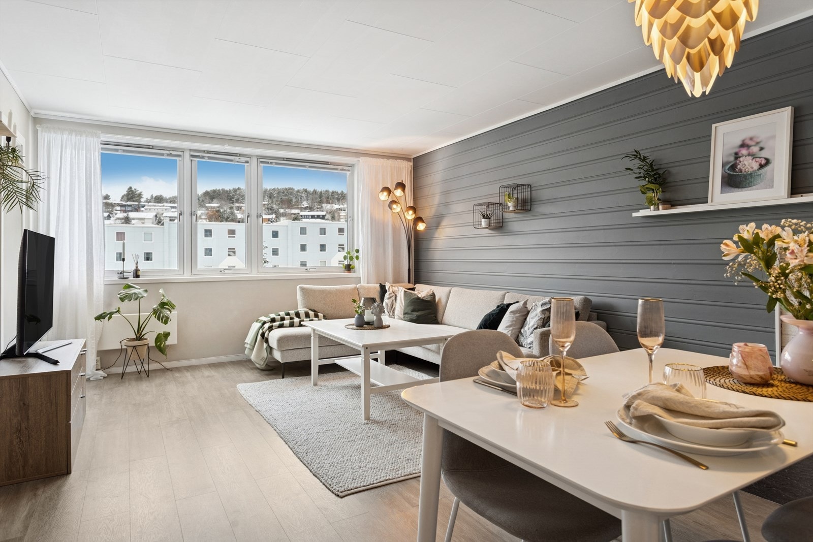 Luftig stue på 22 m² med god plass til både spiseseksjon og sofakrok. Galleribilde