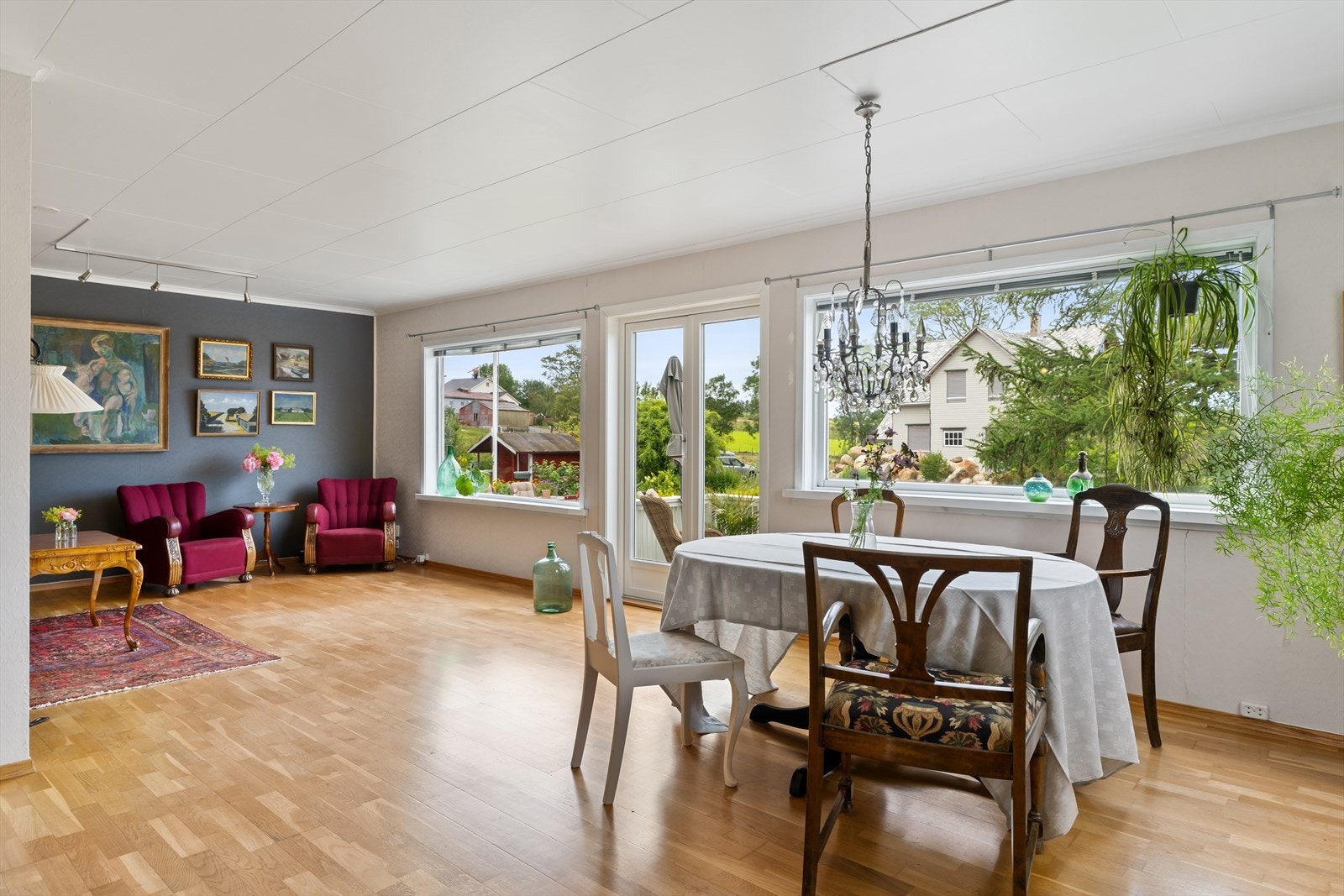 Boligen er flyttet fra Sandnes og montert på nåværende plass i 1936, byggeår er ukjent. Galleribilde