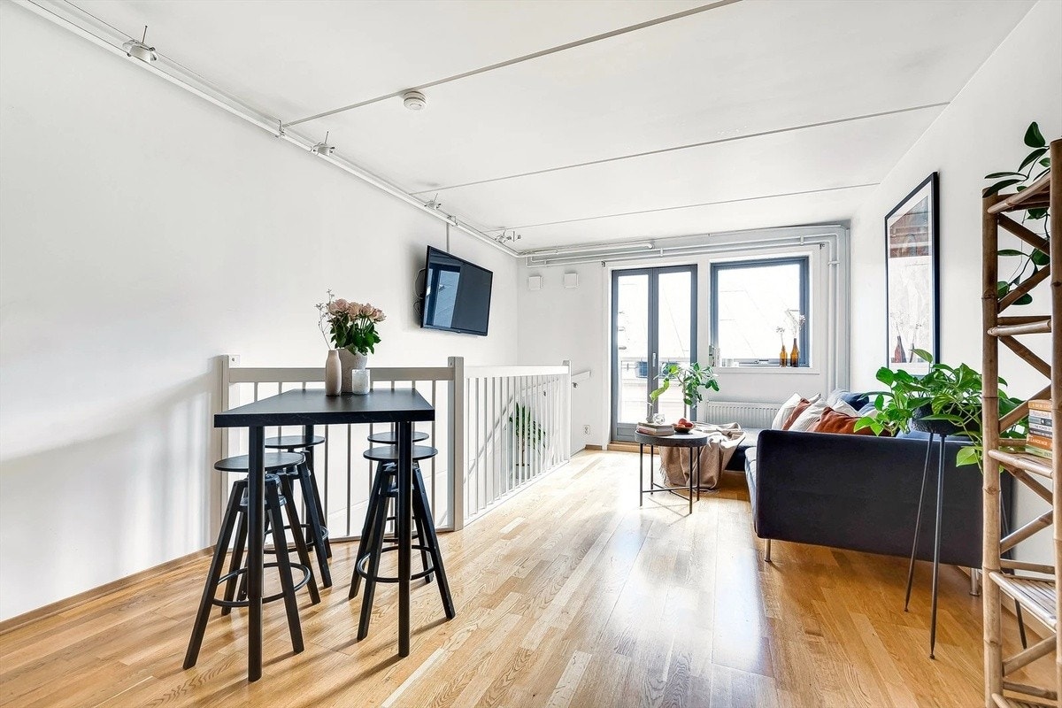 Sosial sone, med åpen stue og kjøkken løsning Galleribilde