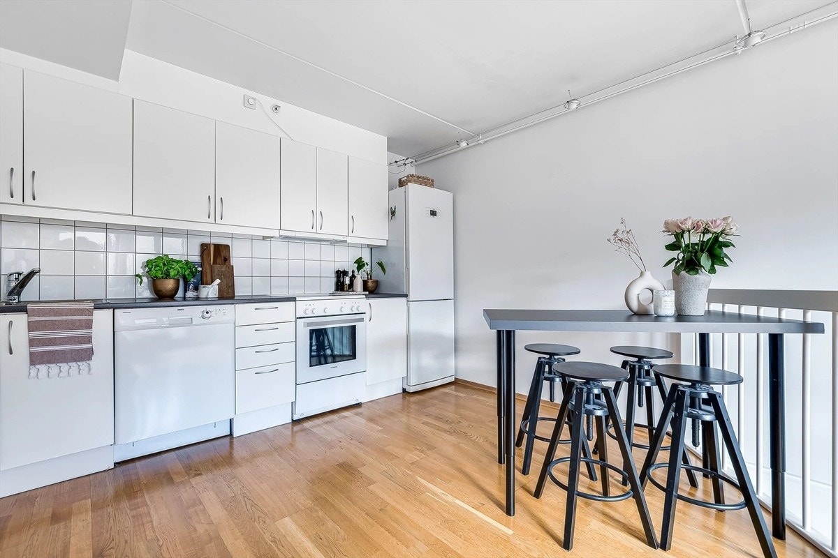 Kjøkken, spisestue. Galleribilde