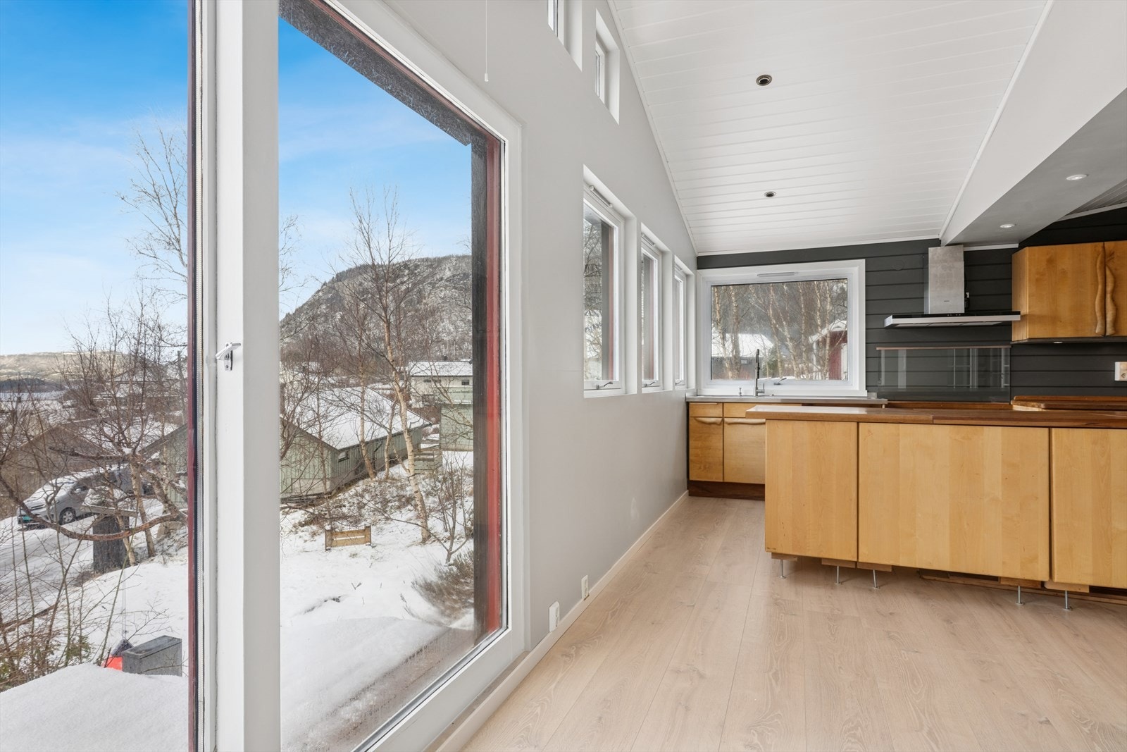 Åpen stue/kjøkkenløsning. Galleribilde