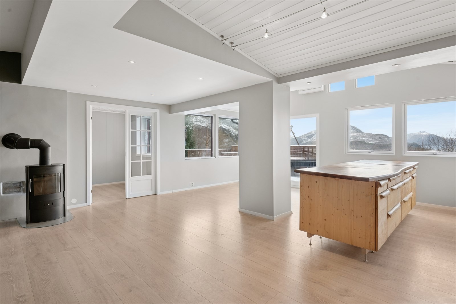 Dette er en innholdsrik bolig med mange rom og mye sjel. Galleribilde