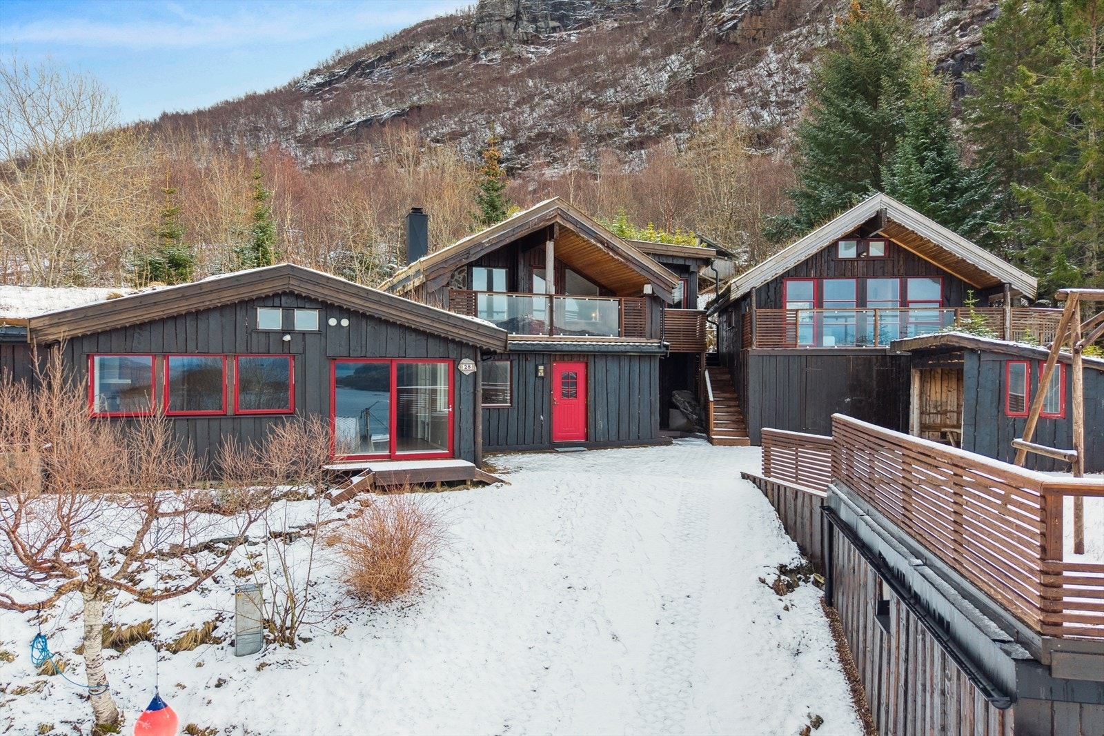 Storslått hus med mye sjel og ypperlig plassering. Galleribilde