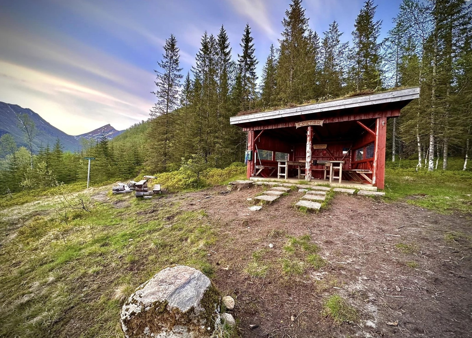 Løypene tar deg blant annet til Knutbu som er et fint stoppested. Privat foto. Galleribilde