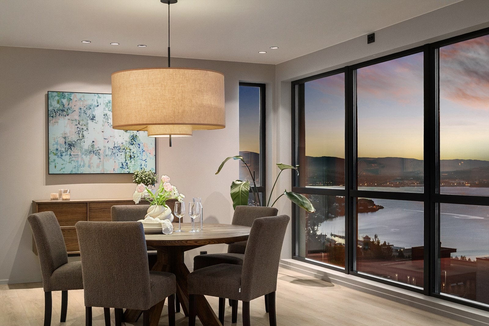 Boligen er fra 2023 og er svært påkostet og innholdsrik Galleribilde