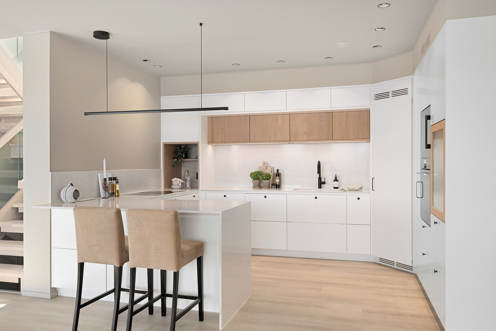 Kjøkkenet er meget delikat og flott levert av Drømmekjøkkenet Galleribilde