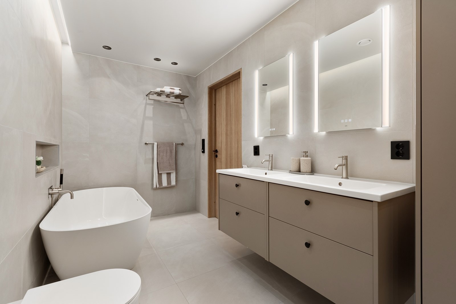 Legg merke til detalj i speil, med lysstyring Galleribilde