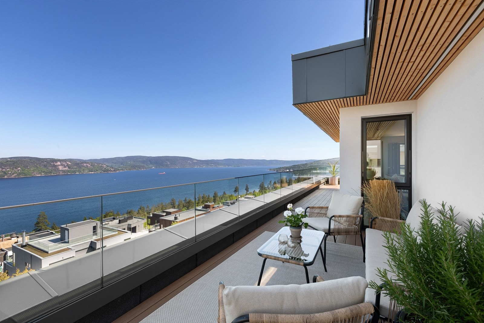 Her kan man nyte en helt fantastisk utsikt over innseilingen til Drammen Galleribilde