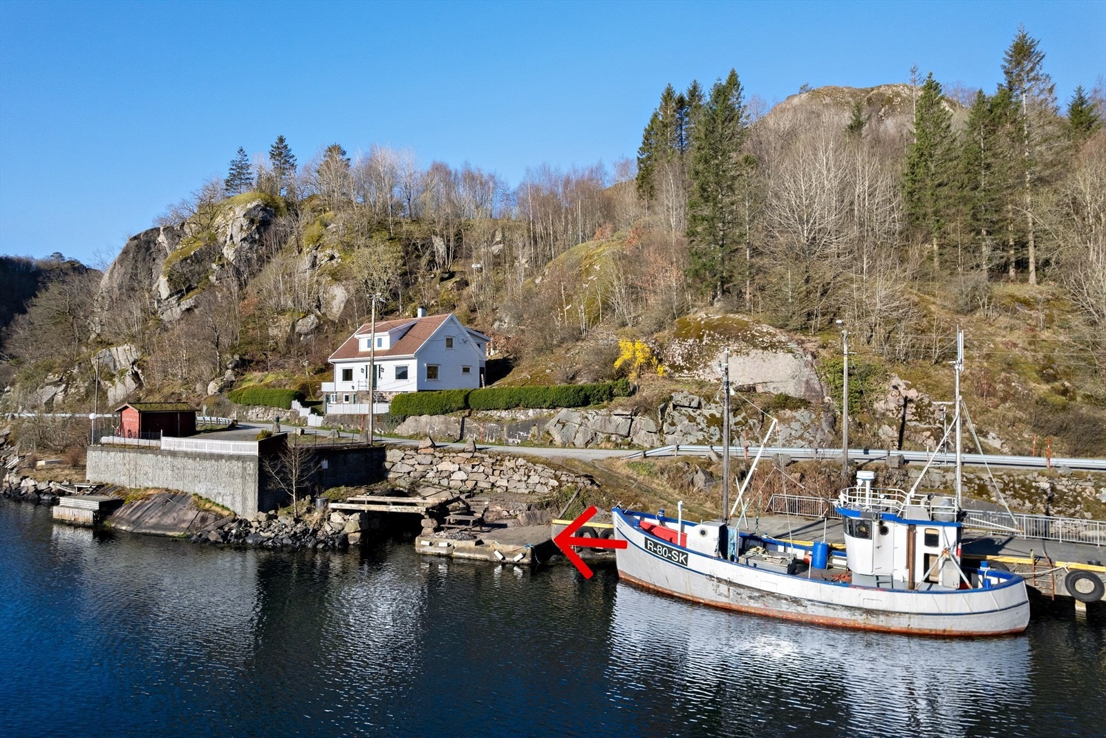 Egen brygge medfølger. Galleribilde