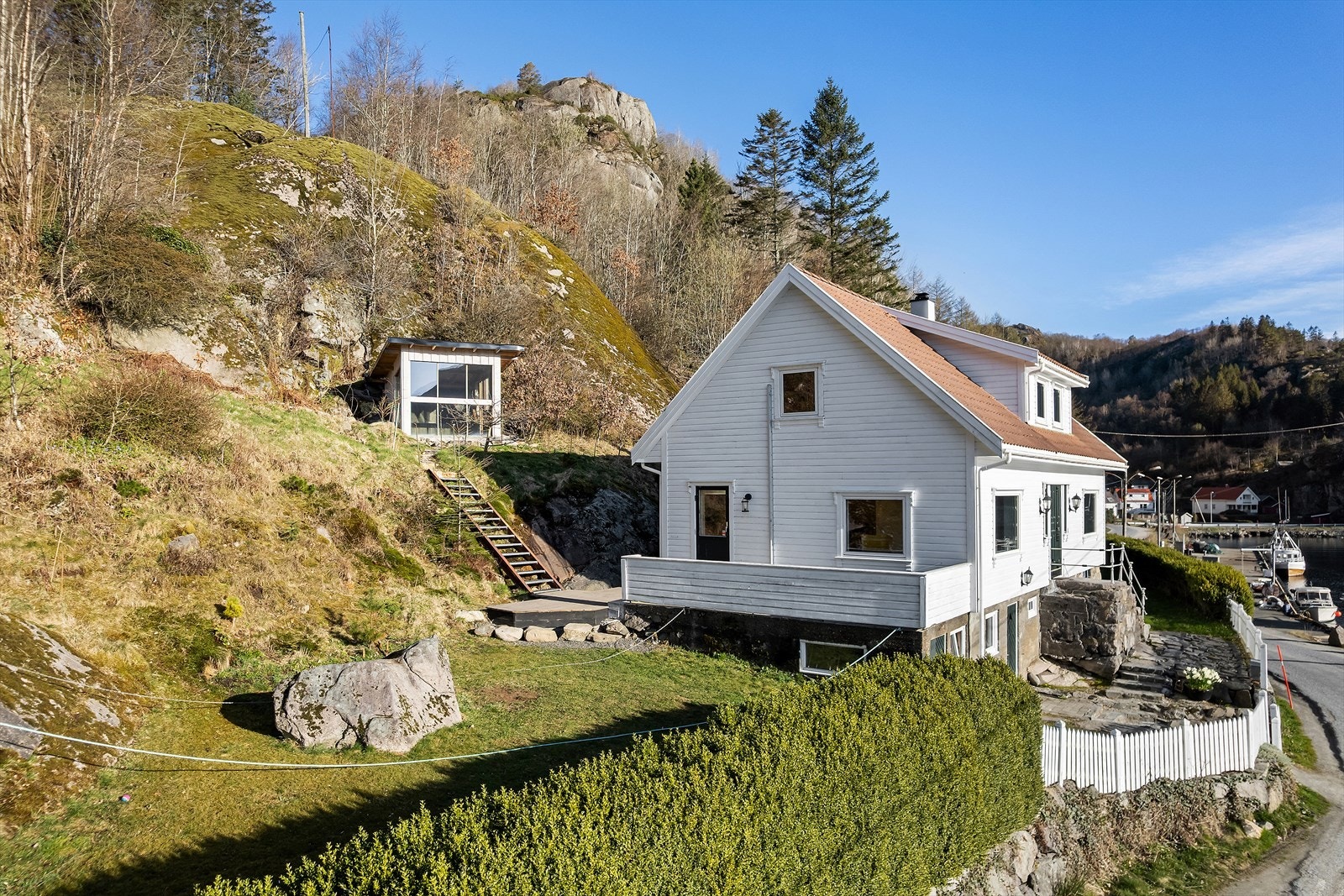 Stor tomt på ca. 9280 m2. Galleribilde