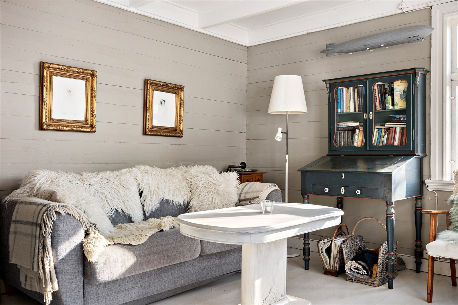 Fin sofakrok. Galleribilde