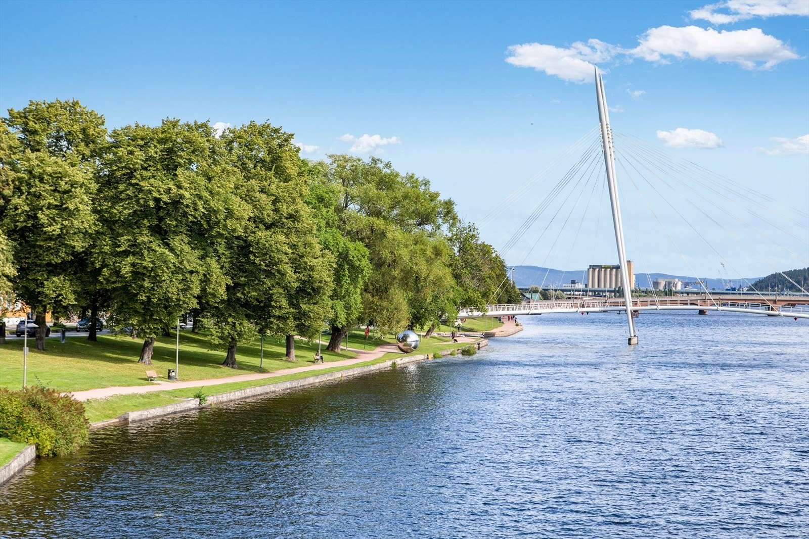 For den turglade er det flotte turveier rundt elva Galleribilde