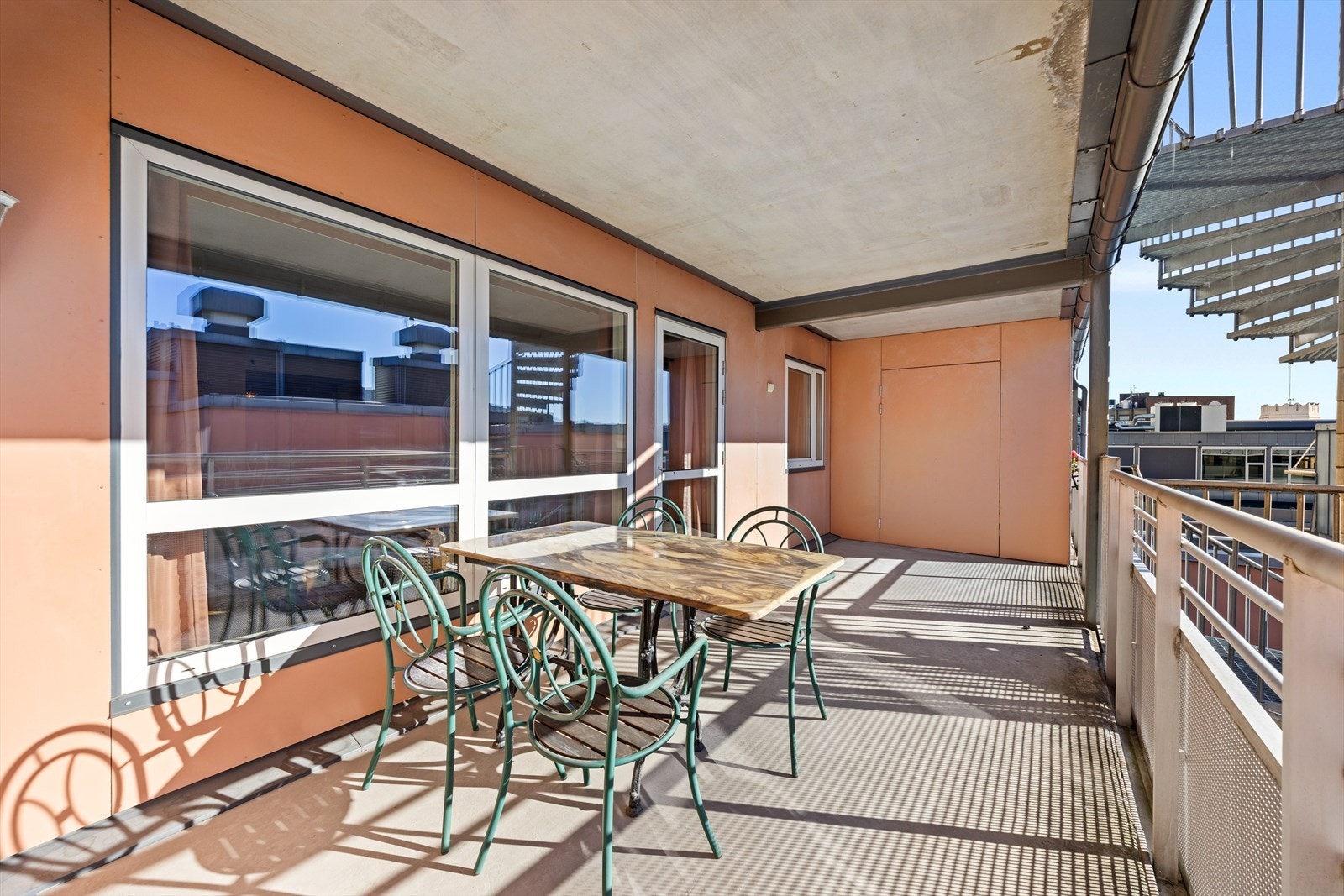 Her er det god plass til utemøblement Galleribilde