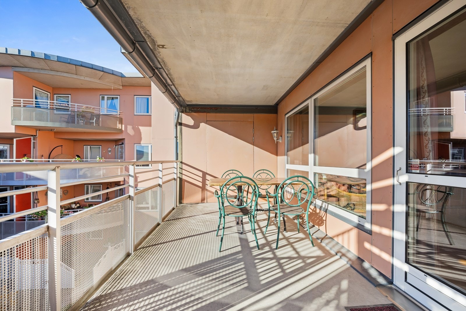 Dette er en romslig og velholdt 3-roms selveierleilighet på Torget Vest, en svært sentral beliggenhet på Bragernes Galleribilde